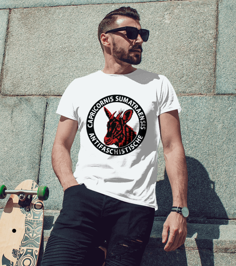 Capricornis Sumatraensis Antifaschistische Red Goat T-Shirt