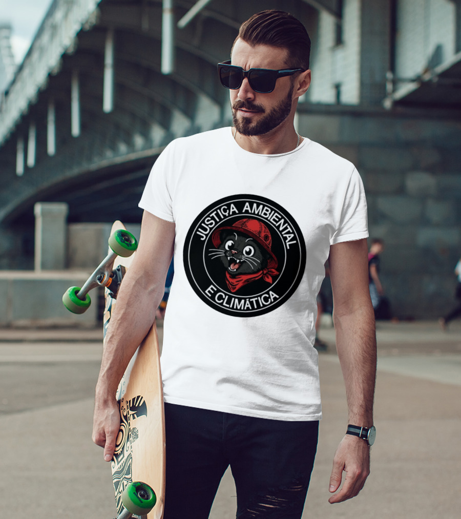 Justiça Ambiental E Climática Black Cat In Red Helmet And Bandana T-Shirt