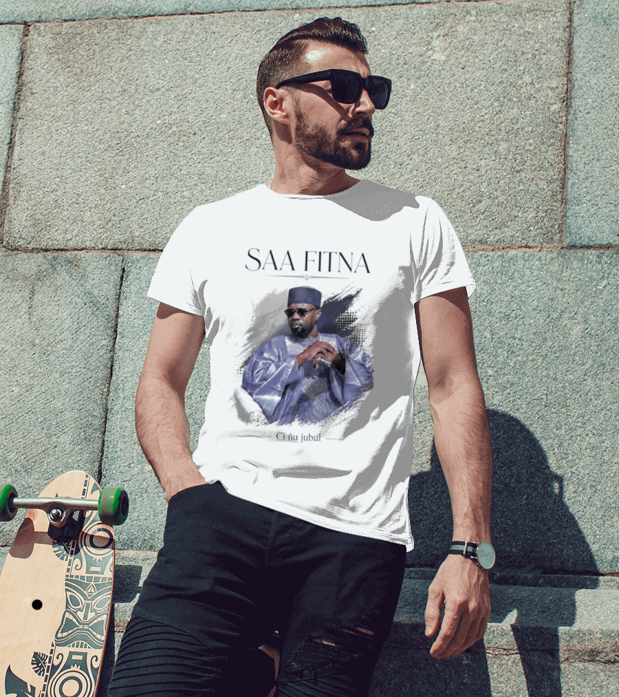 Saa Fitna Ci Nu Jubul Senegal Politics Blue Robe Man T-Shirt
