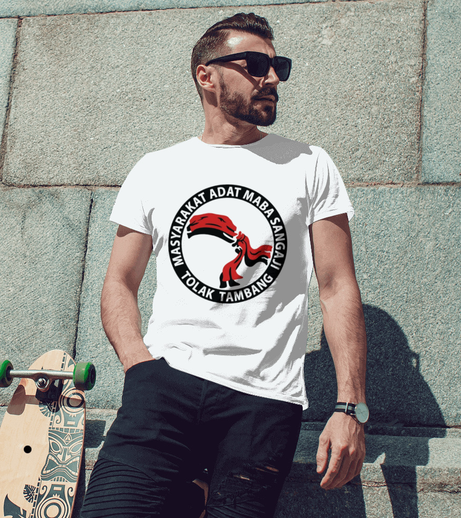 Masyarakat Adat Maba Sangaji Tolak Tambang Red Scarf T-Shirt
