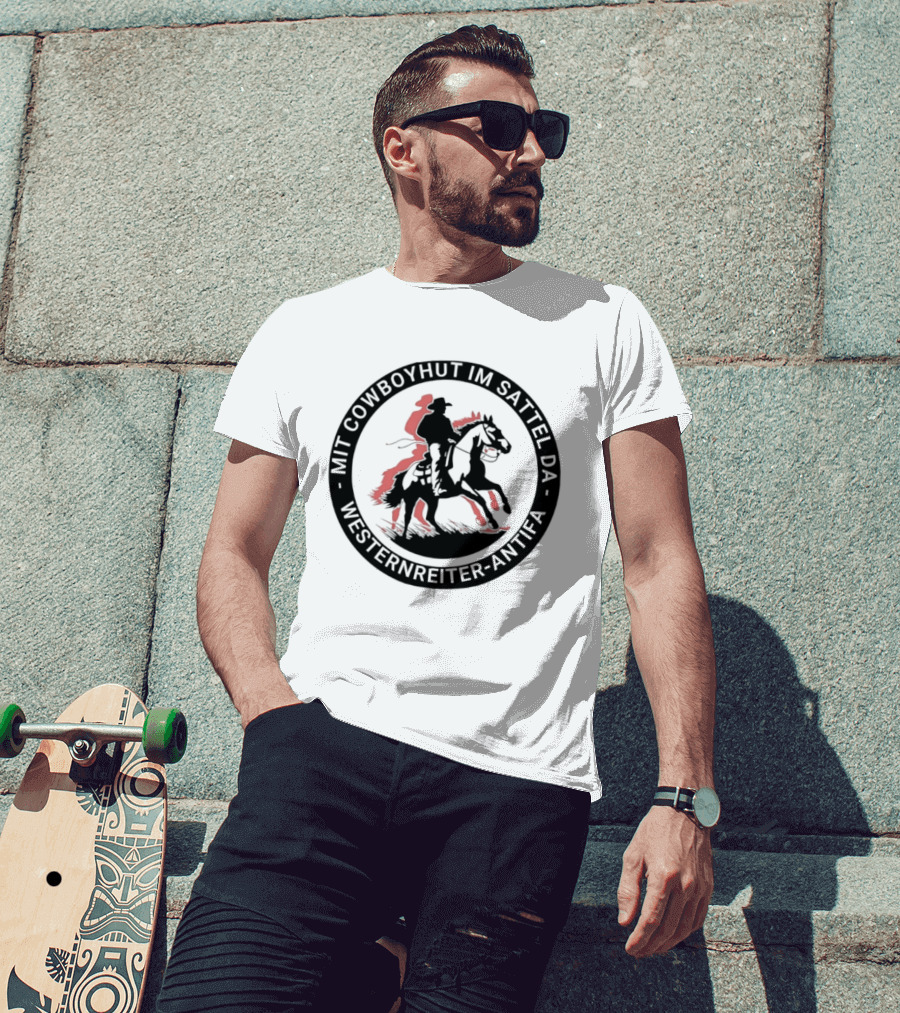 Mit Cowboyhut Im Sattel Westernreiter Antifa T-Shirt