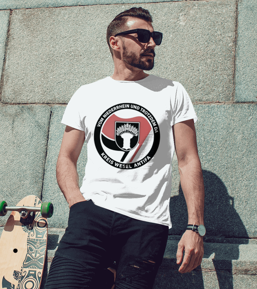Vom Niederrhein Und Trotzdem Da Kreis Wesel Antifa T-Shirt