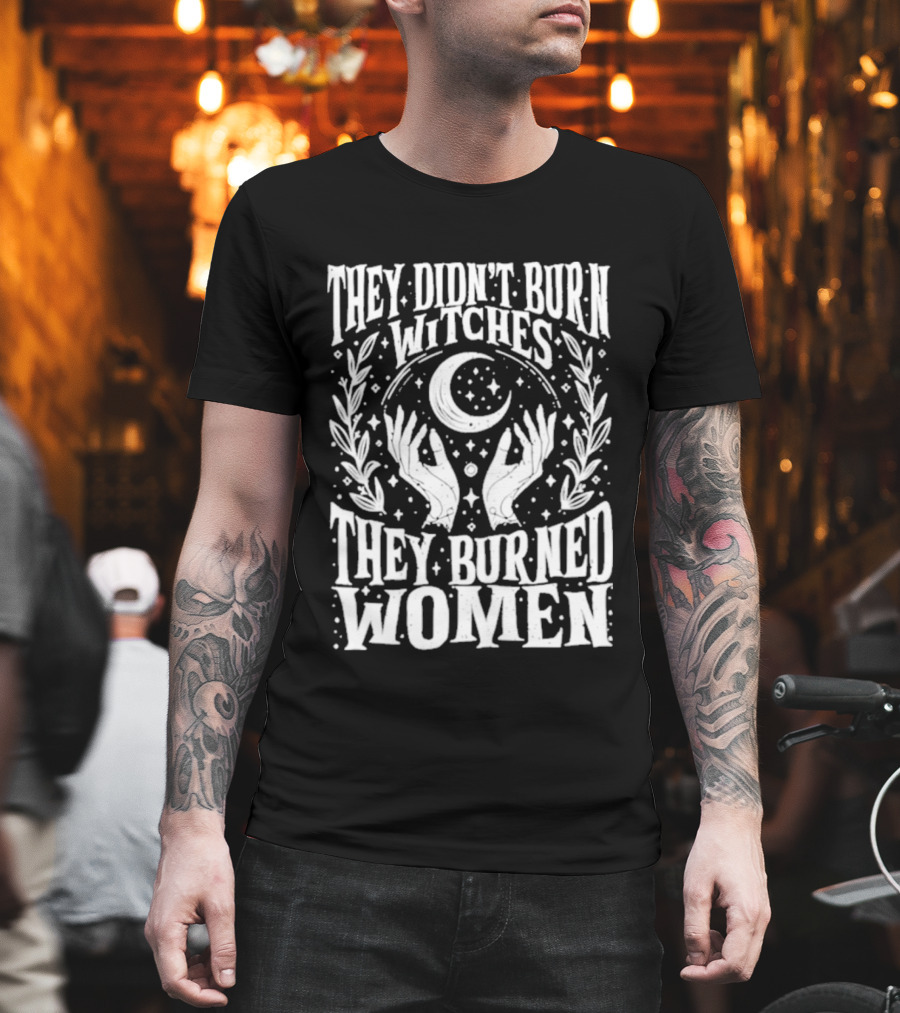 They Didn't Burn Witches They Burned Women Crescent Moon Hands Wreath T-Shirt