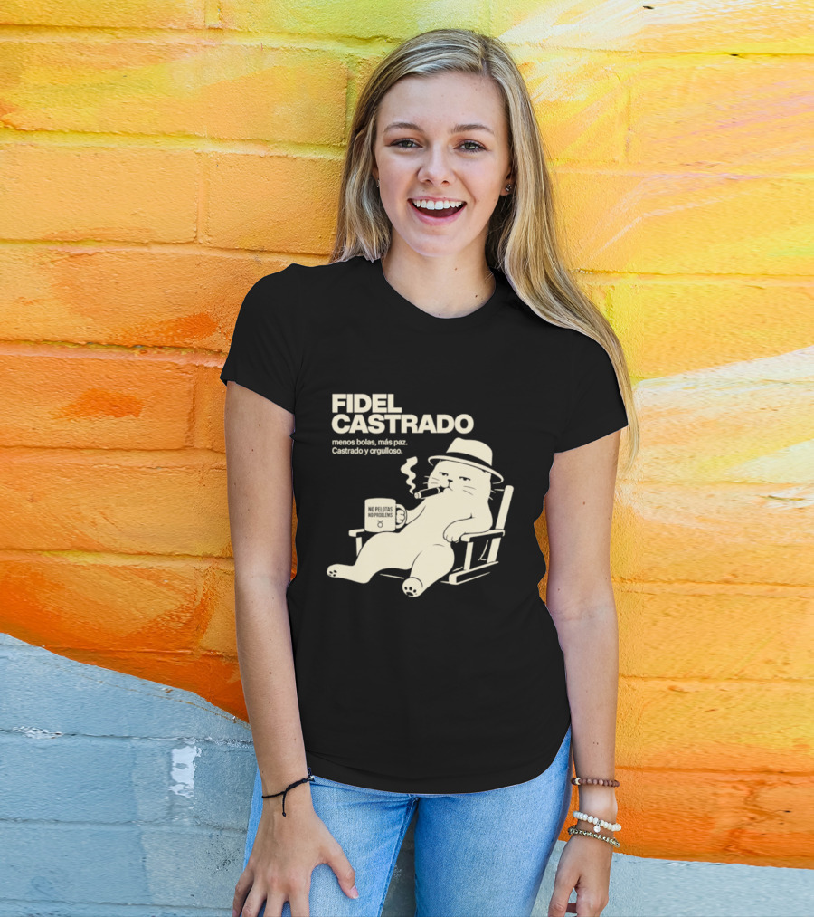 Fidel Castrado Menos Bolas Mas Paz Cat Con Silla Sombrero Cigarro T-Shirt