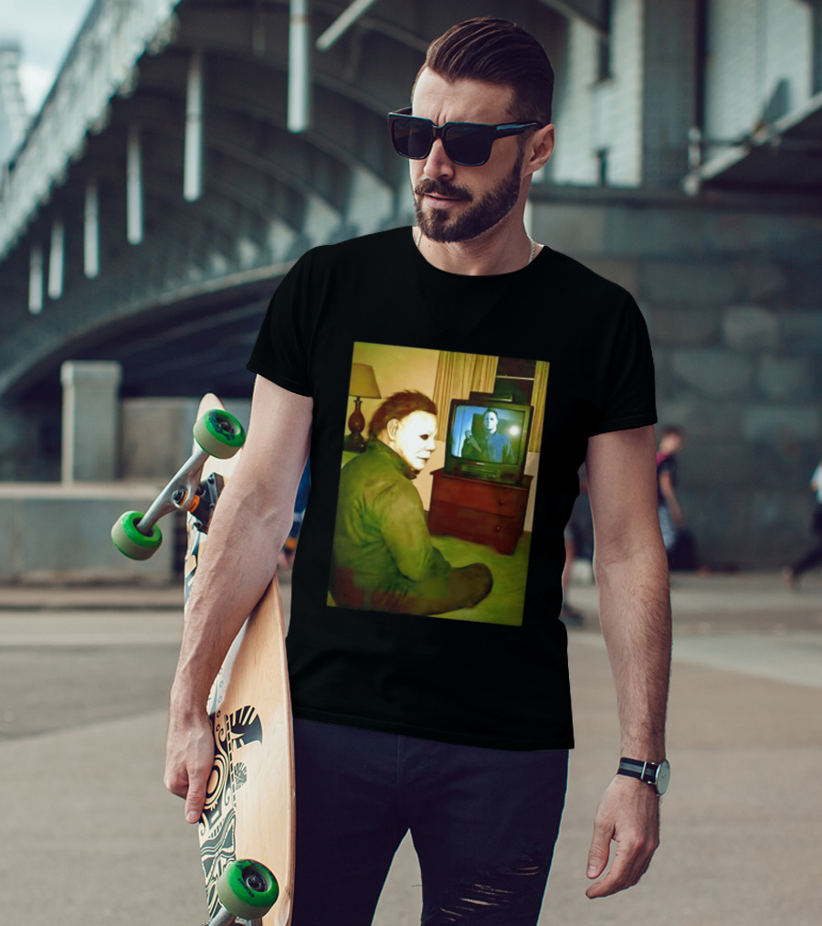 Michael Myers Ing Himself On TV Halloween Scene T-Shirt