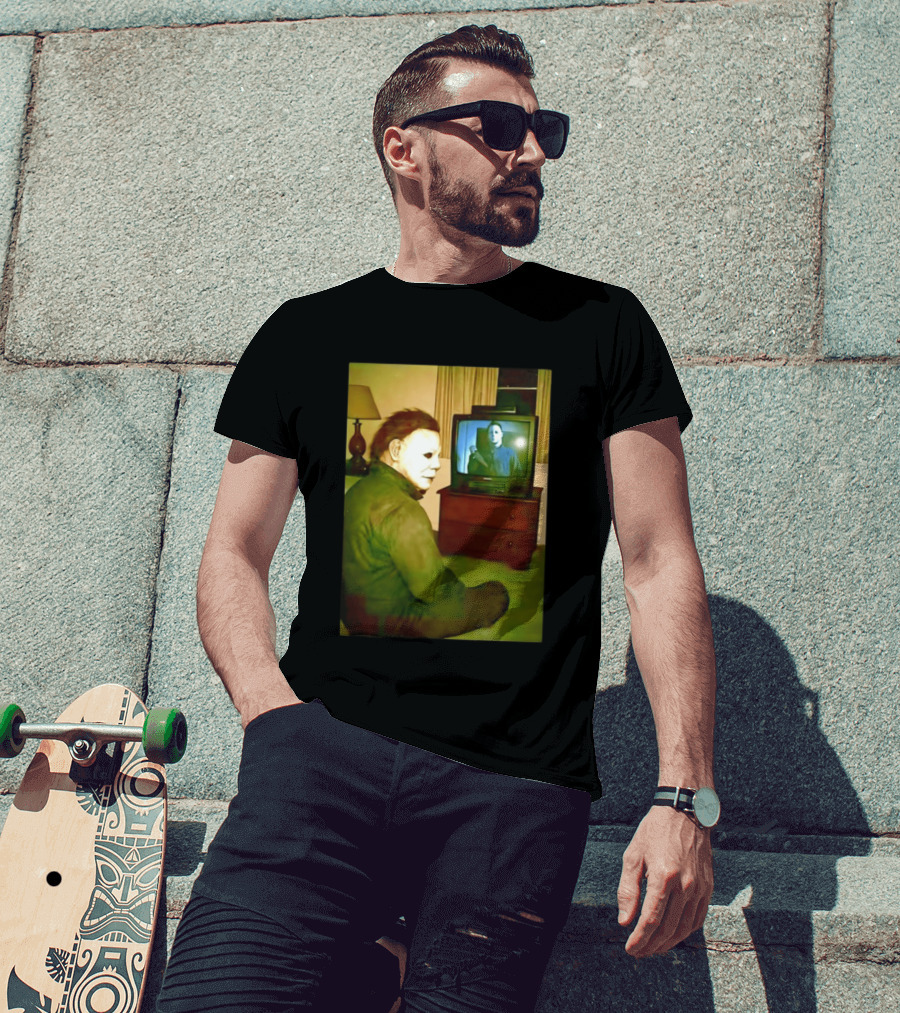 Michael Myers Ing Himself On TV Halloween Scene T-Shirt