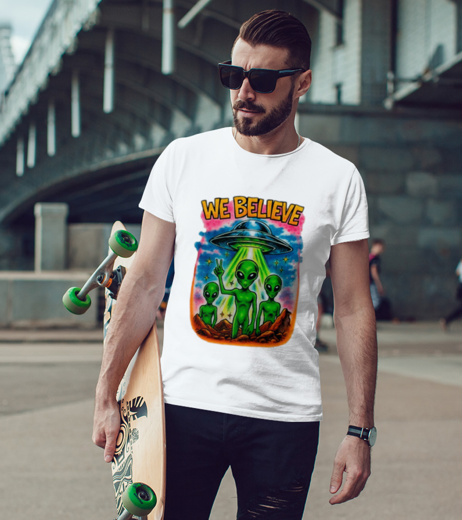 We Believe Aliens UFO Extraterrestrial Peaceful Green Aliens Stars Cosmic Scene T-Shirt