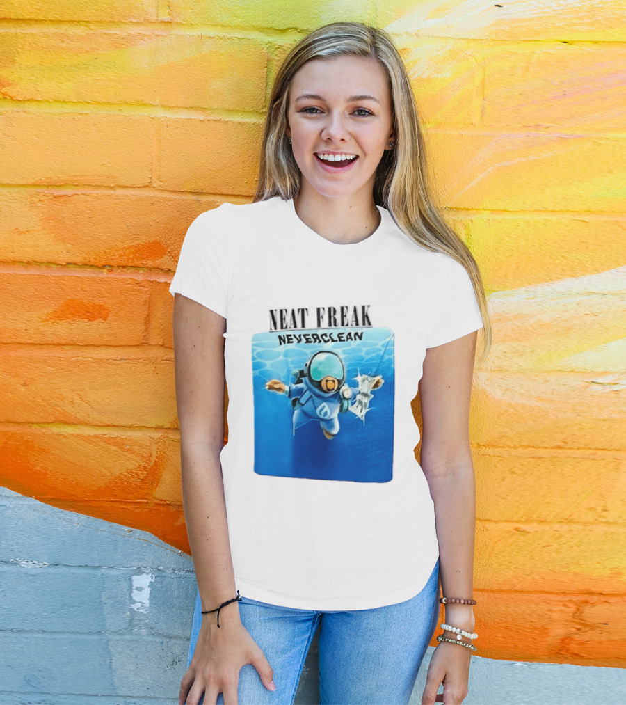 Neat Freak Neverclean Diver Catching Litter T-Shirt