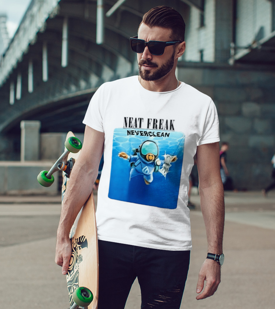 Neat Freak Neverclean Diver Catching Litter T-Shirt