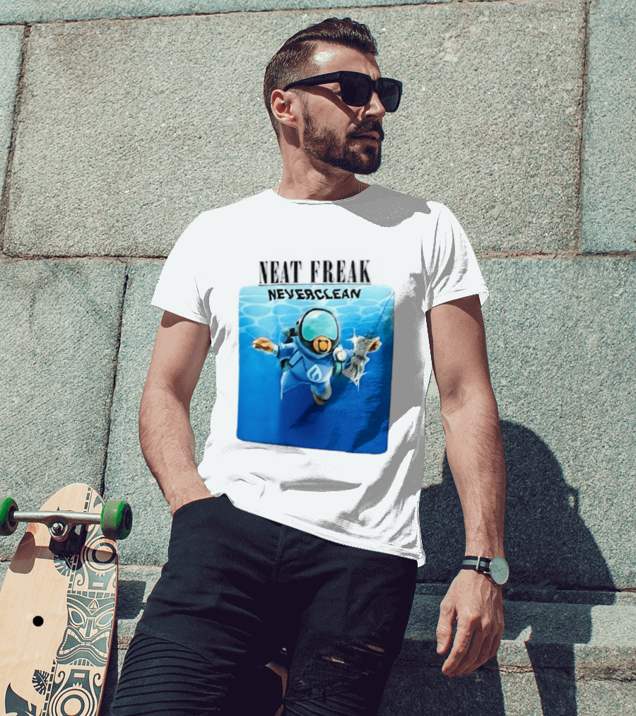 Neat Freak Neverclean Diver Catching Litter T-Shirt