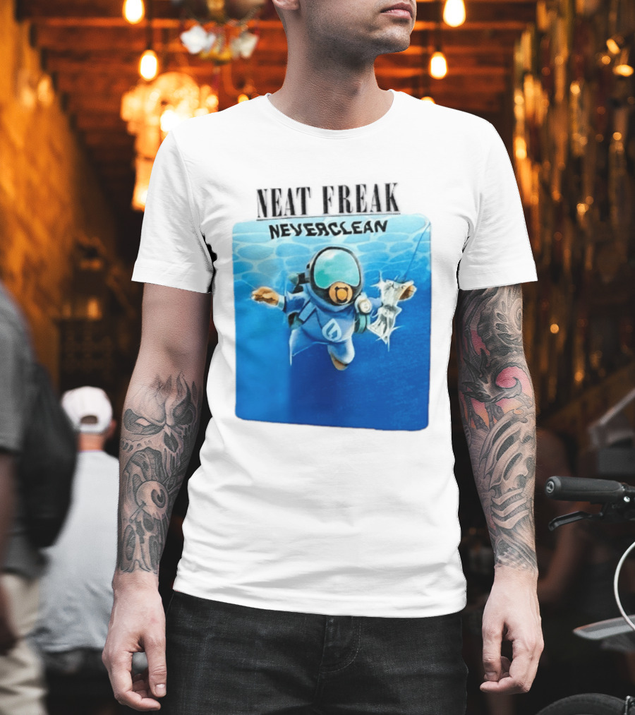 Neat Freak Neverclean Diver Catching Litter T-Shirt