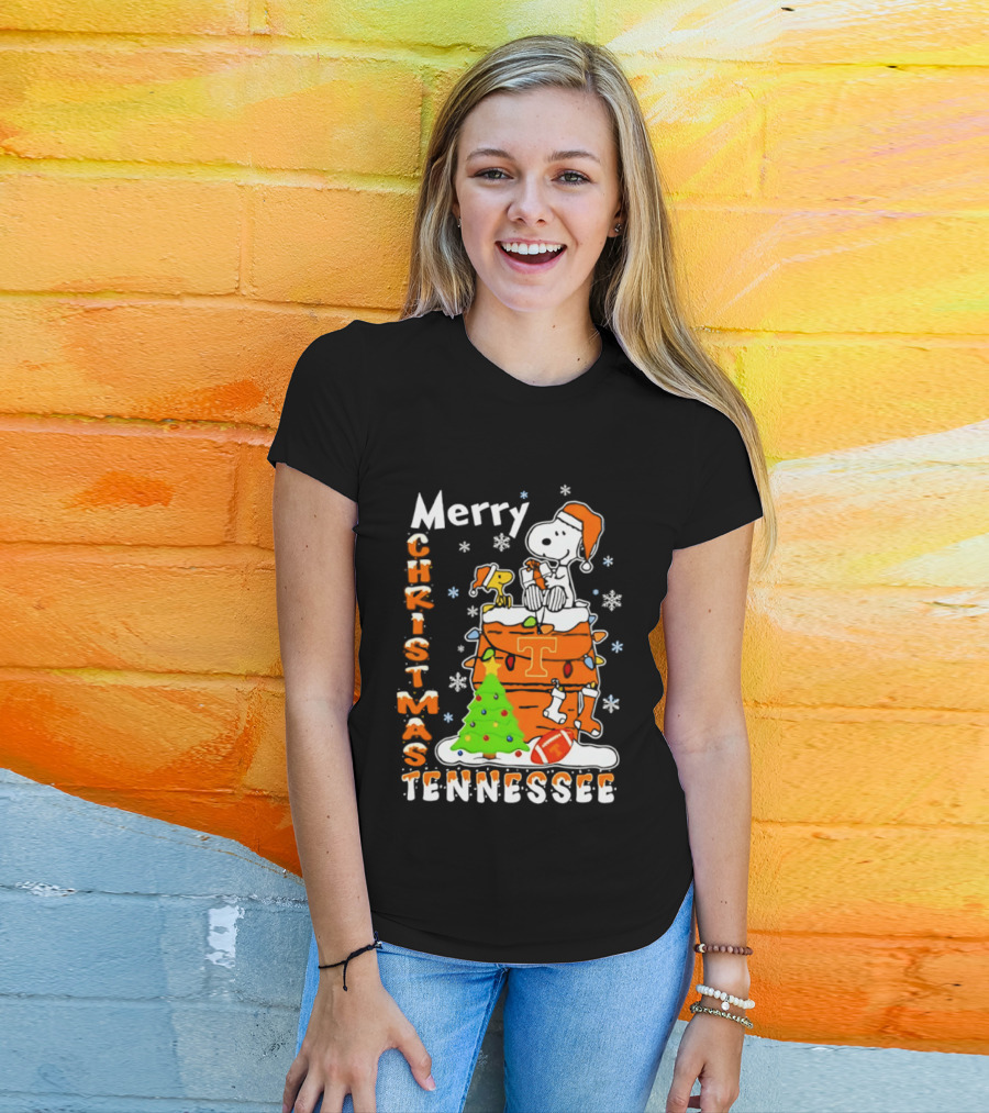 Snoopy Woodstock Christmas 2026 Tennessee Volunteers Football Santa Hat T-Shirt