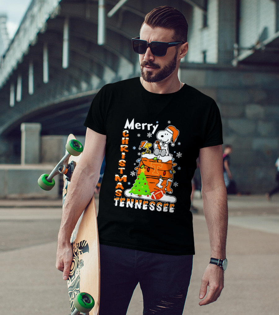 Snoopy Woodstock Christmas 2026 Tennessee Volunteers Football Santa Hat T-Shirt