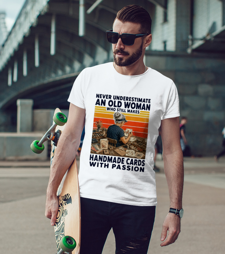 Never Underestimate An Old Woman Who Still Makes Handmade Cards With Passion Vintage Crafting Scene T-Shirt