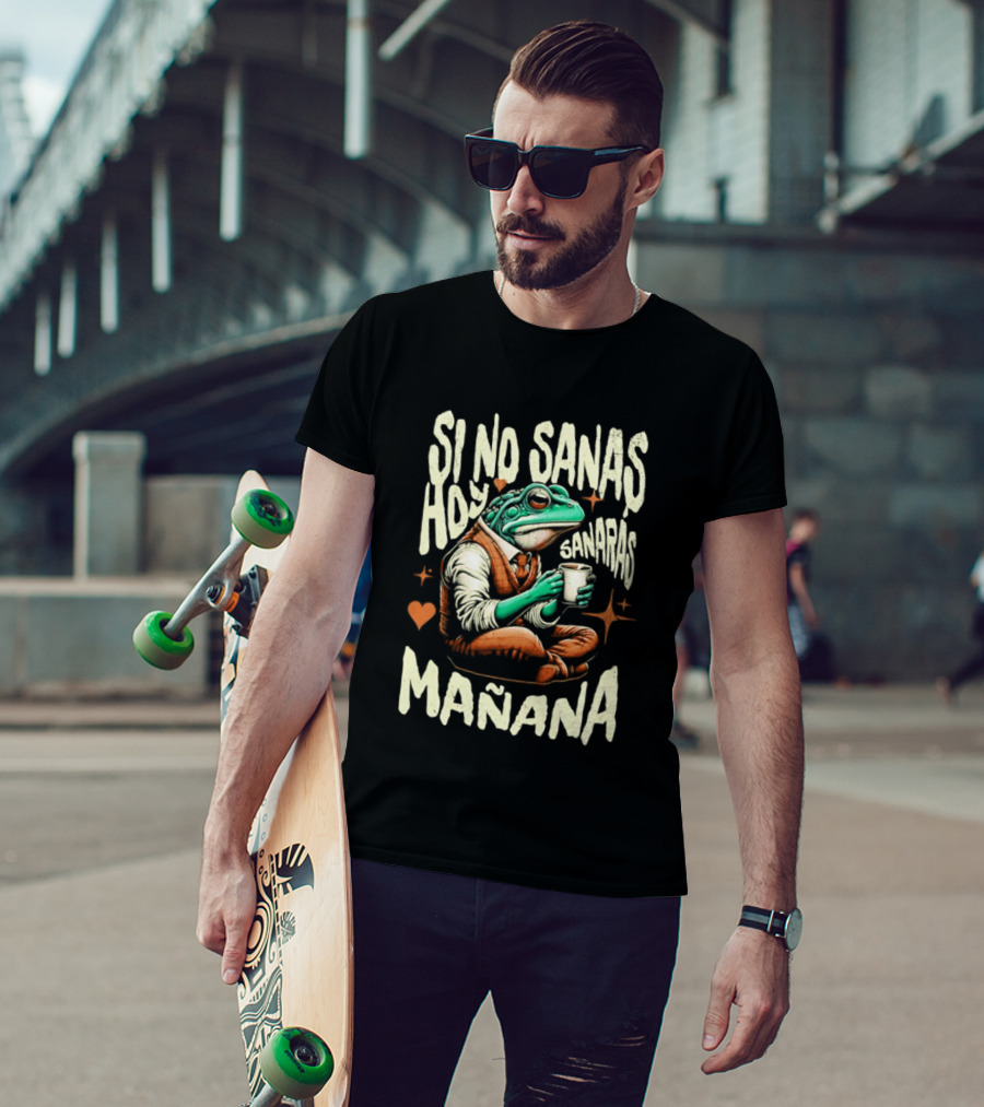 Si No Sanas Hoy Sanarás Mañana Frog Holding Cup T-Shirt