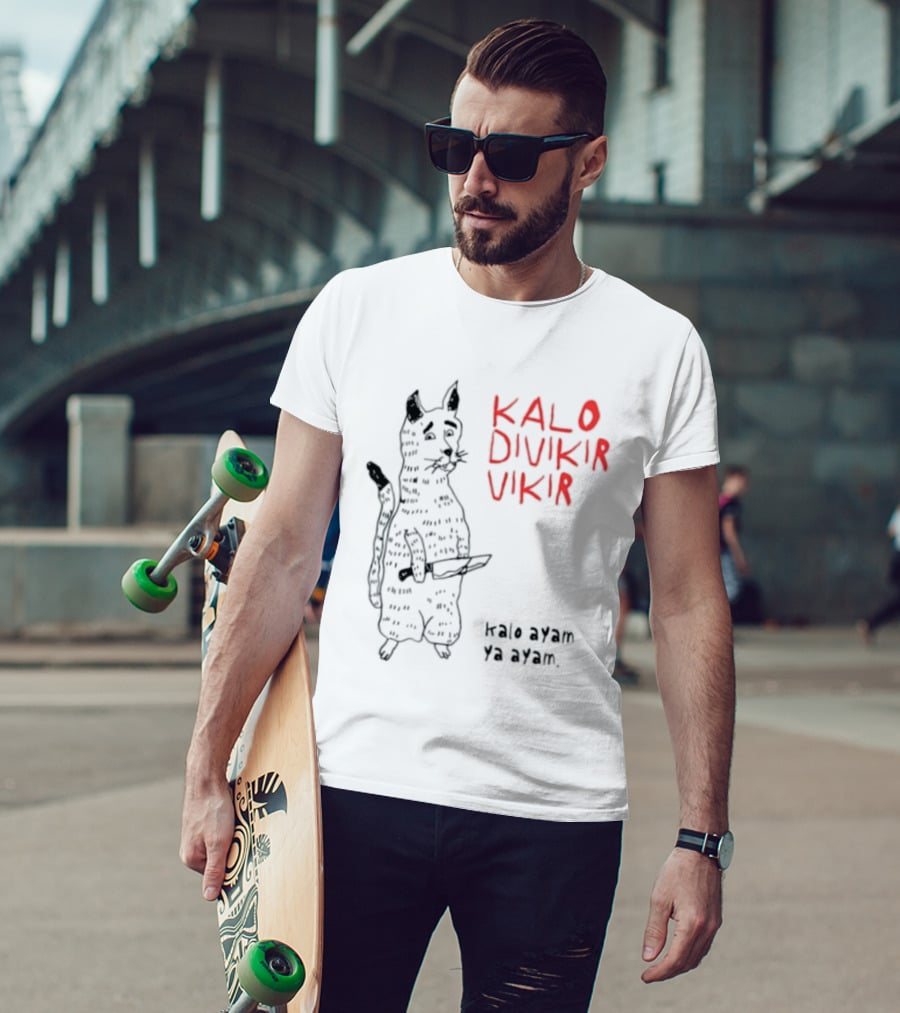 Kalo Divikir Vikir Kalo Ayam Ya Ayam Cat With Knife T-Shirt