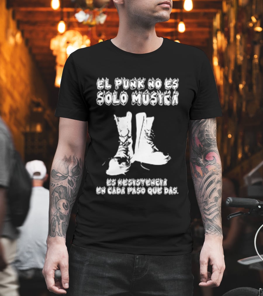 El Punk No Es Solo Musica Es Resistencia En Cada Paso Que Das Botas Punky T-Shirt