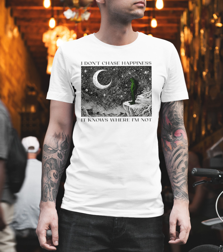 I Don't Chase Happiness It Knows Where I'm Not Frog Moonlit Starry Night T-Shirt