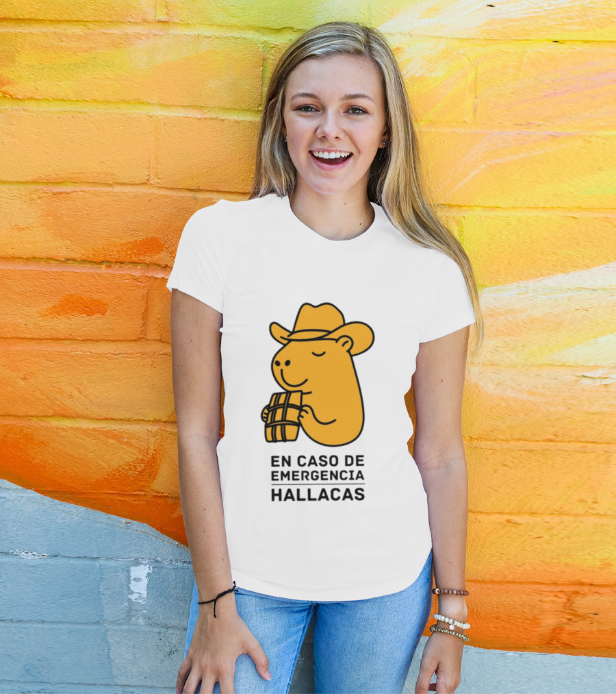 En Caso De Emergencia Hallacas Capybara Cowboy Hat T-Shirt