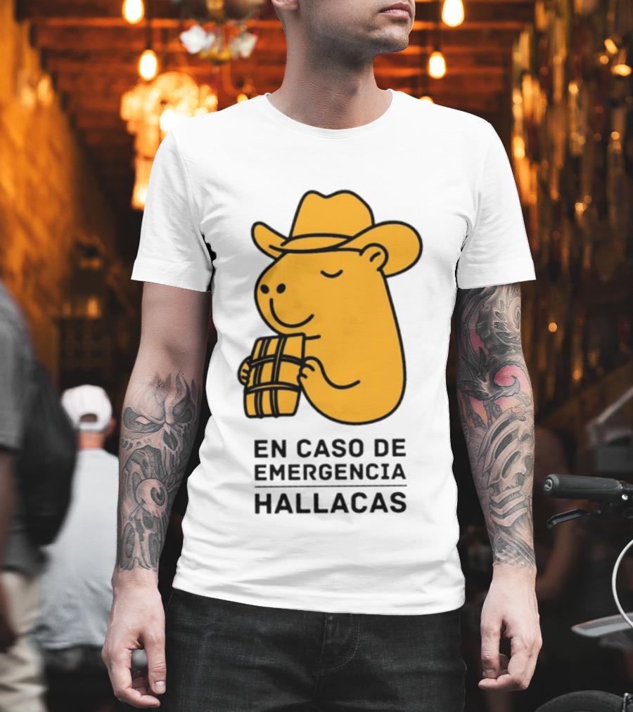En Caso De Emergencia Hallacas Capybara Cowboy Hat T-Shirt