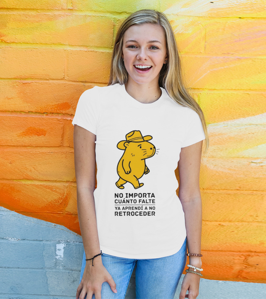 Capybara No Importa Cuánto Falte Ya Aprendí A No Retroceder Sombrero Amarillo T-Shirt