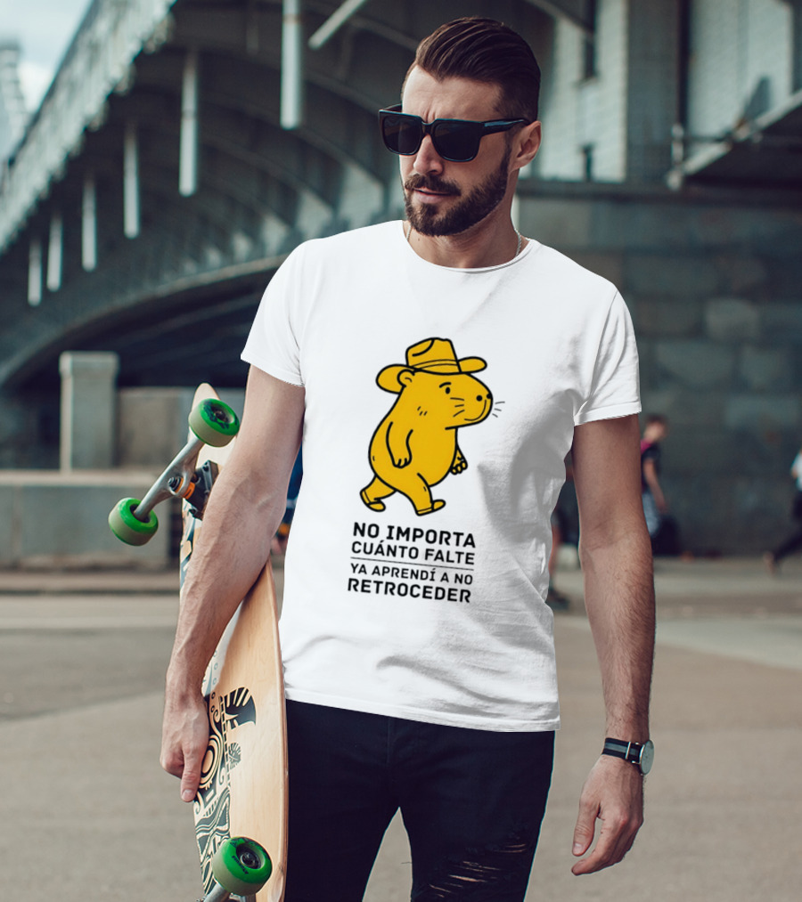 Capybara No Importa Cuánto Falte Ya Aprendí A No Retroceder Sombrero Amarillo T-Shirt