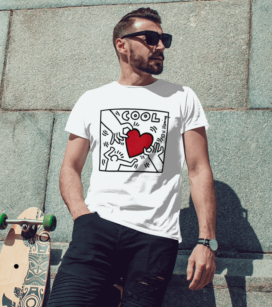 Keith Haring Cool Red Heart Two People Holding Hands Art 90s T-Shirt