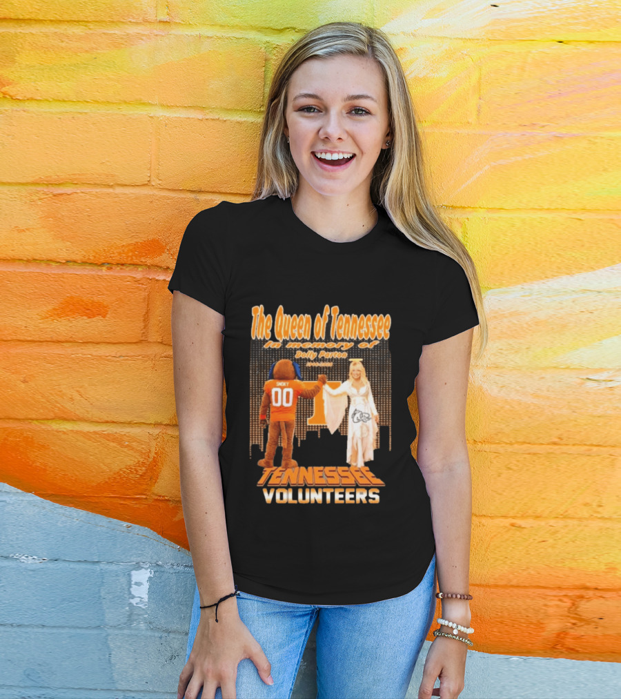 The Queen Of Tennessee In Memory Of Dolly Parton Smoky Tennessee Volunteers 1946 2026 T-Shirt