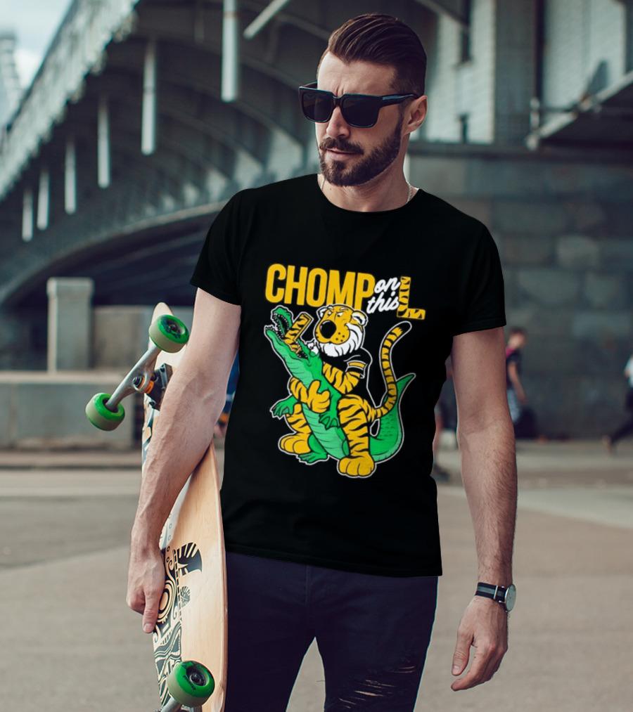 Missouri Chomp On This L Tiger And Alligator Face Off T-Shirt