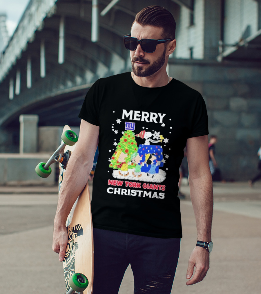New York Giants Peanuts Merry Christmas 2026 Snoopy Woodstock Charlie Brown T-Shirt