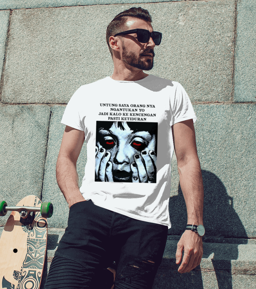 Untung Saya Orang Nya Ngantukan Yo Jadi Kalo Ke Kencengan Pasti Ketiduran Mata Merah Menahan Kantuk T-Shirt