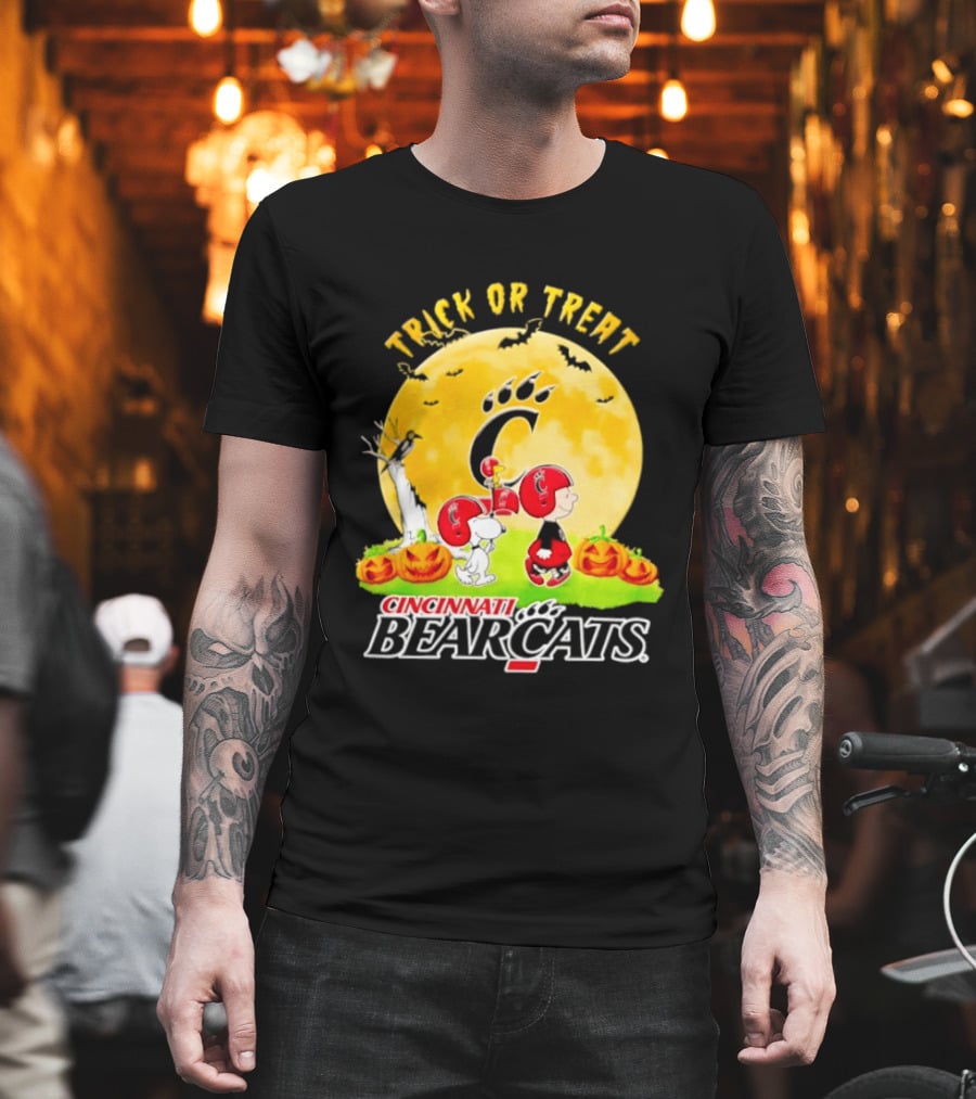 Cincinnati Bearcats Peanuts Trick Or Treat Halloween 2026 T-Shirt