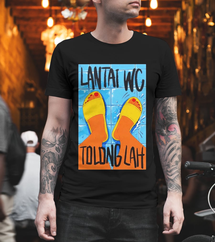 Lantai WC Tolong Lah Bathroom Floor Humor Yellow Sandals T-Shirt