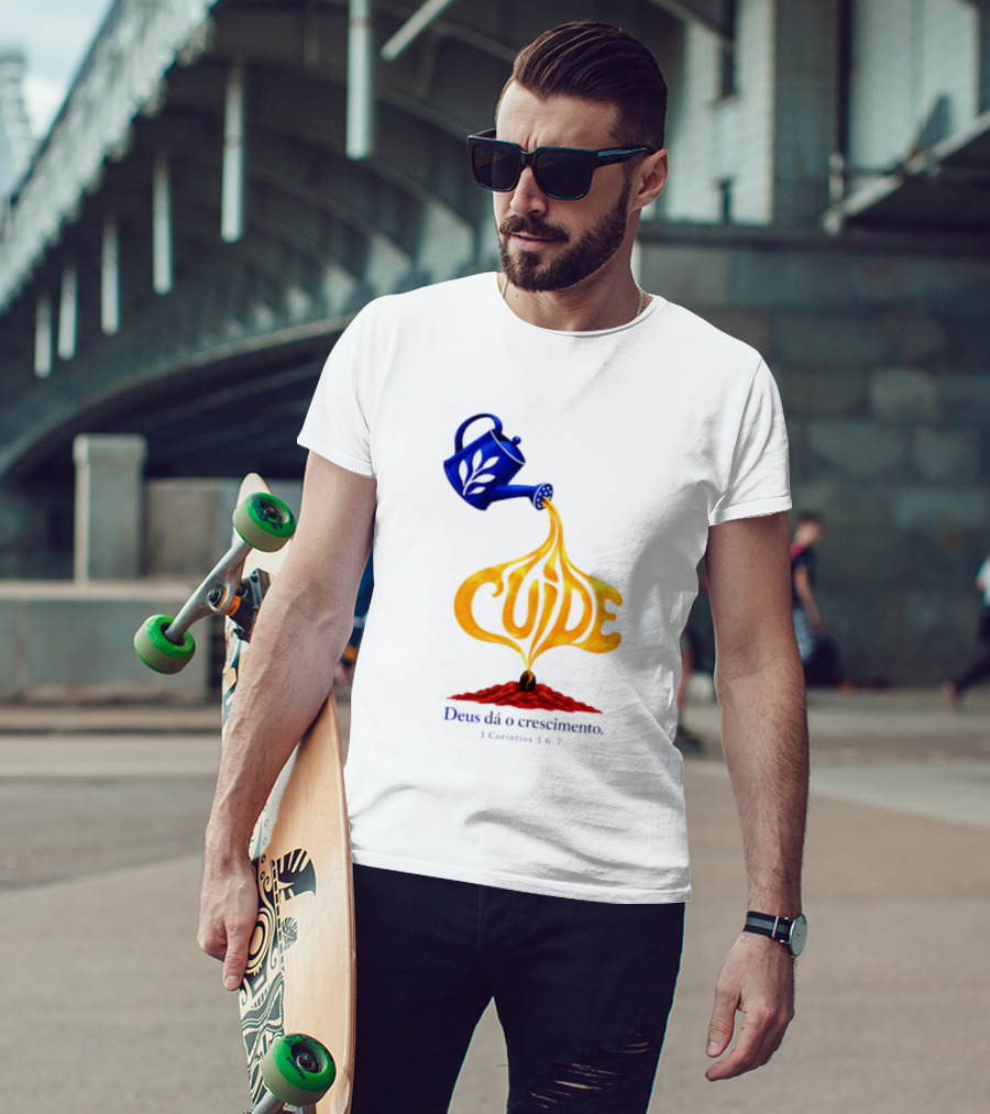 Cuide Deus Dá O Crescimento 1 Coríntios 3 6 7 Watering Can T-Shirt