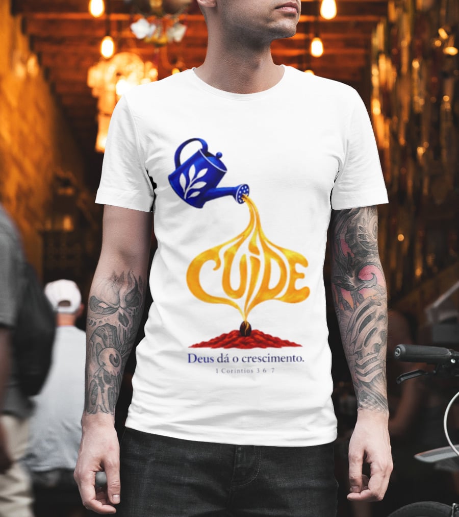 Cuide Deus Dá O Crescimento 1 Coríntios 3 6 7 Watering Can T-Shirt