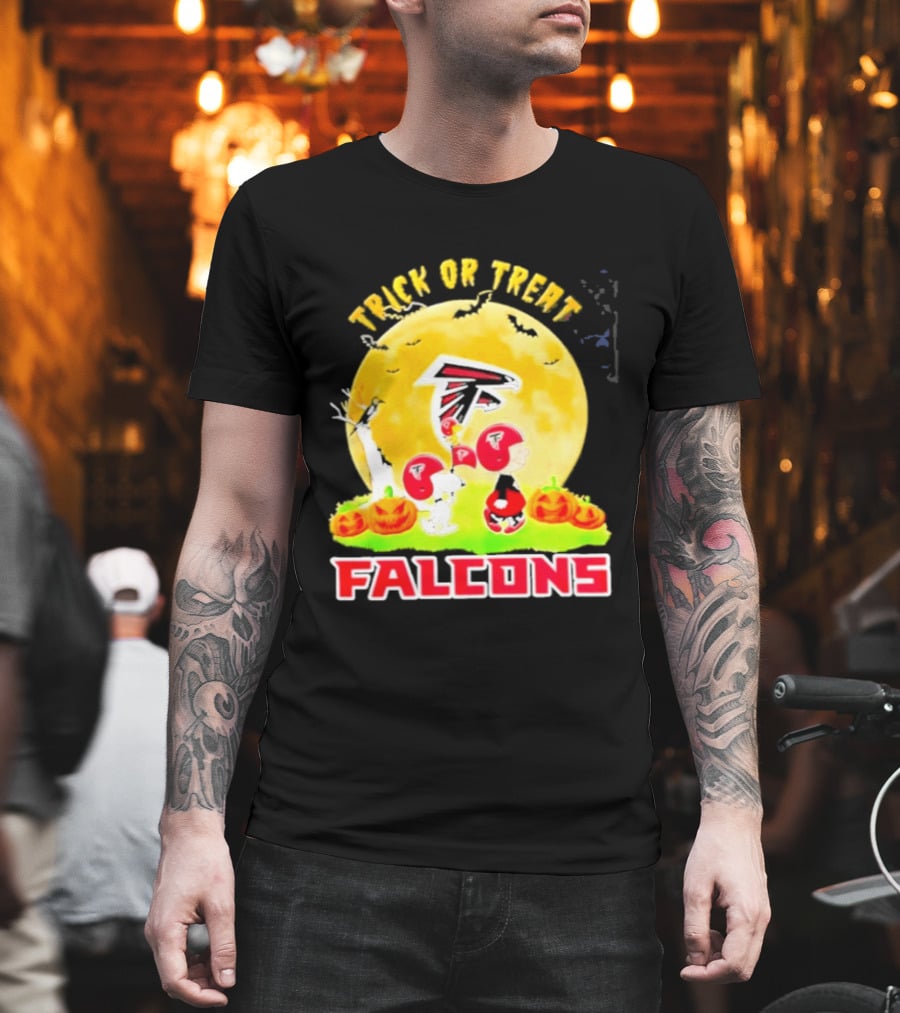 Atlanta Falcons Peanuts Trick Or Treat Halloween 2026 T-Shirt