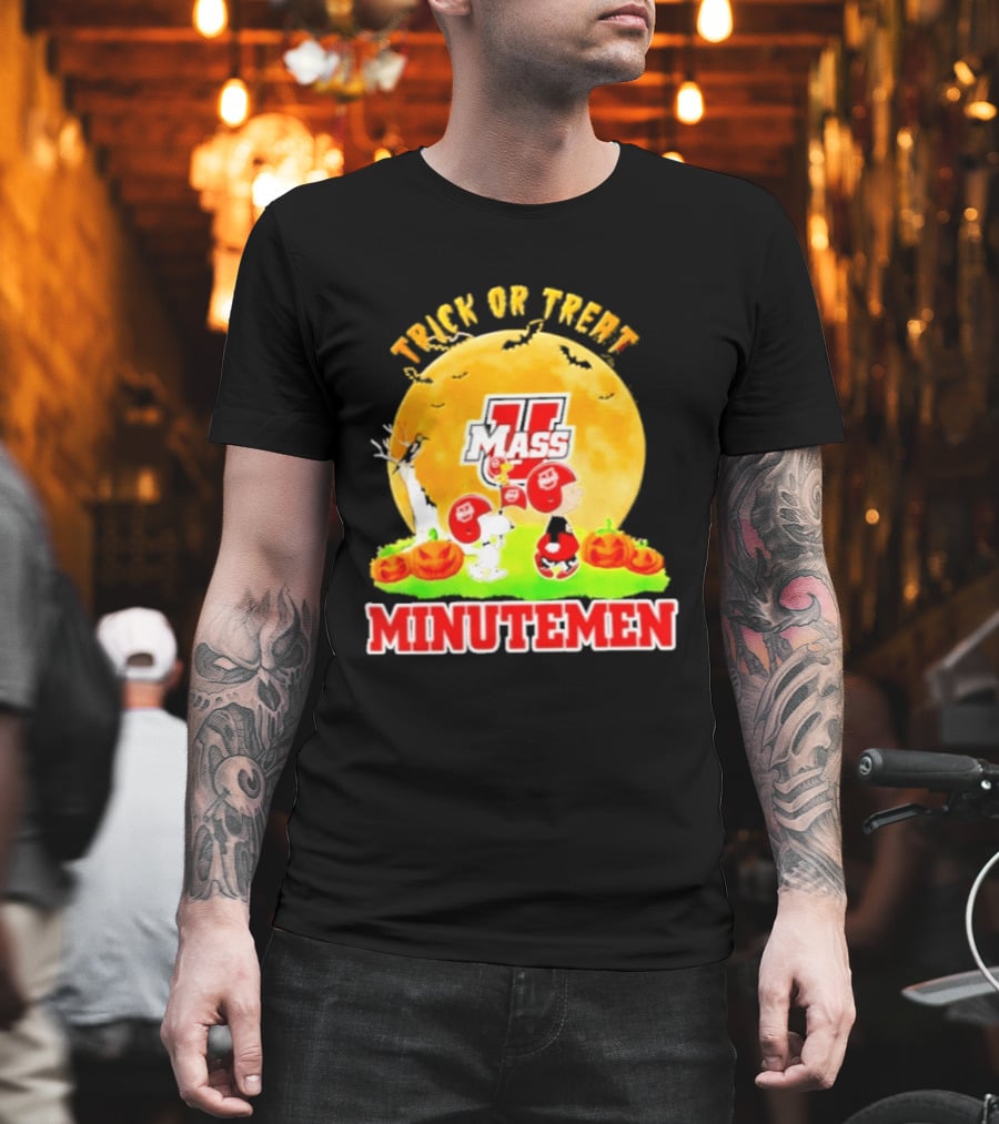 Massachusetts Minutemen Peanuts Trick Or Treat Halloween 2026 T-Shirt