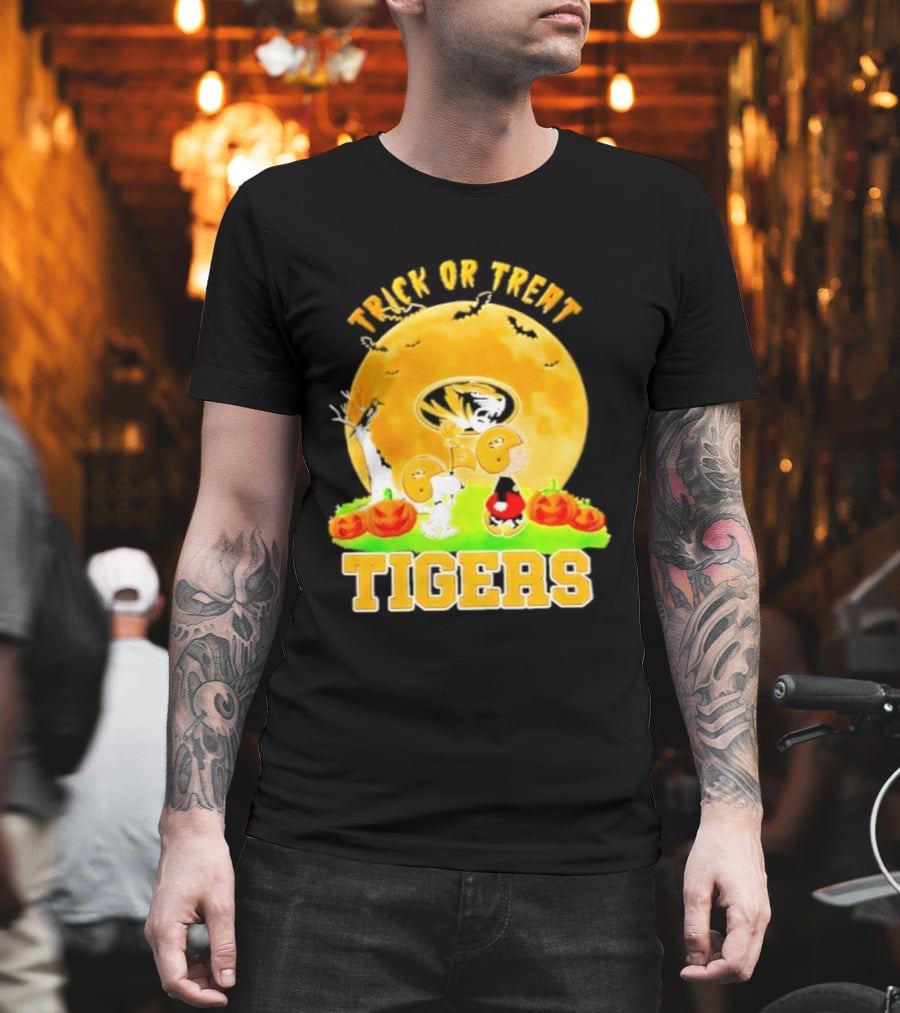 Trick Or Treat Tigers Halloween Peanuts Missouri 2026 T-Shirt