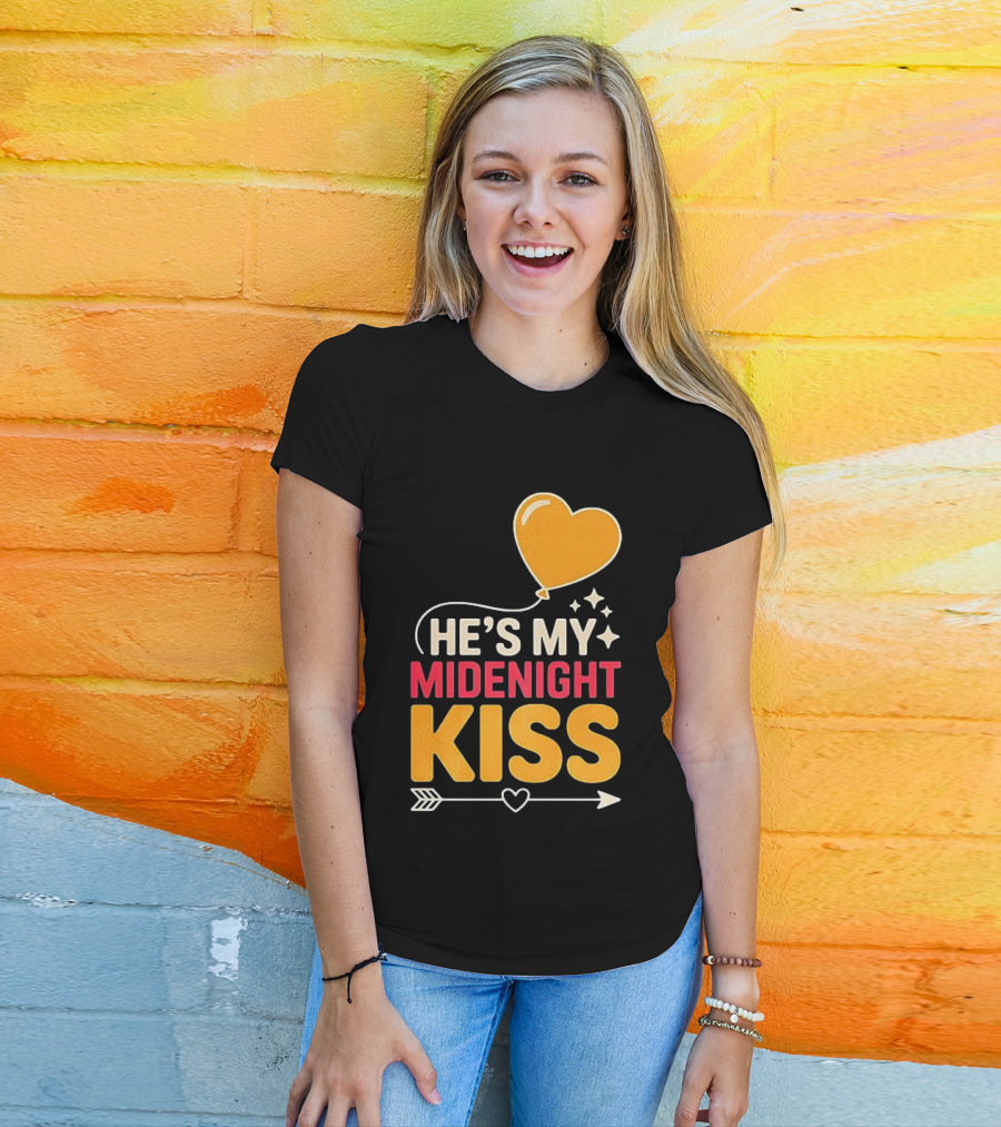 Happy New Year Midnight Kiss Heart Balloon And Arrow T-Shirt