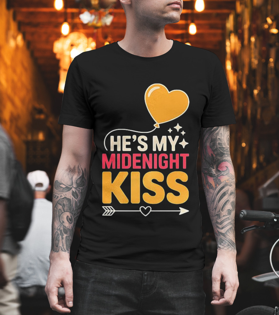 Happy New Year Midnight Kiss Heart Balloon And Arrow T-Shirt