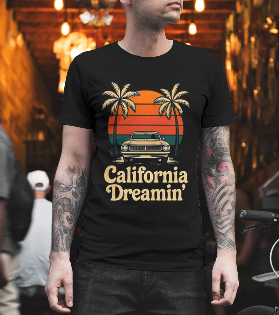 California Dreamin Vintage Sunset Car Palm Trees T-Shirt