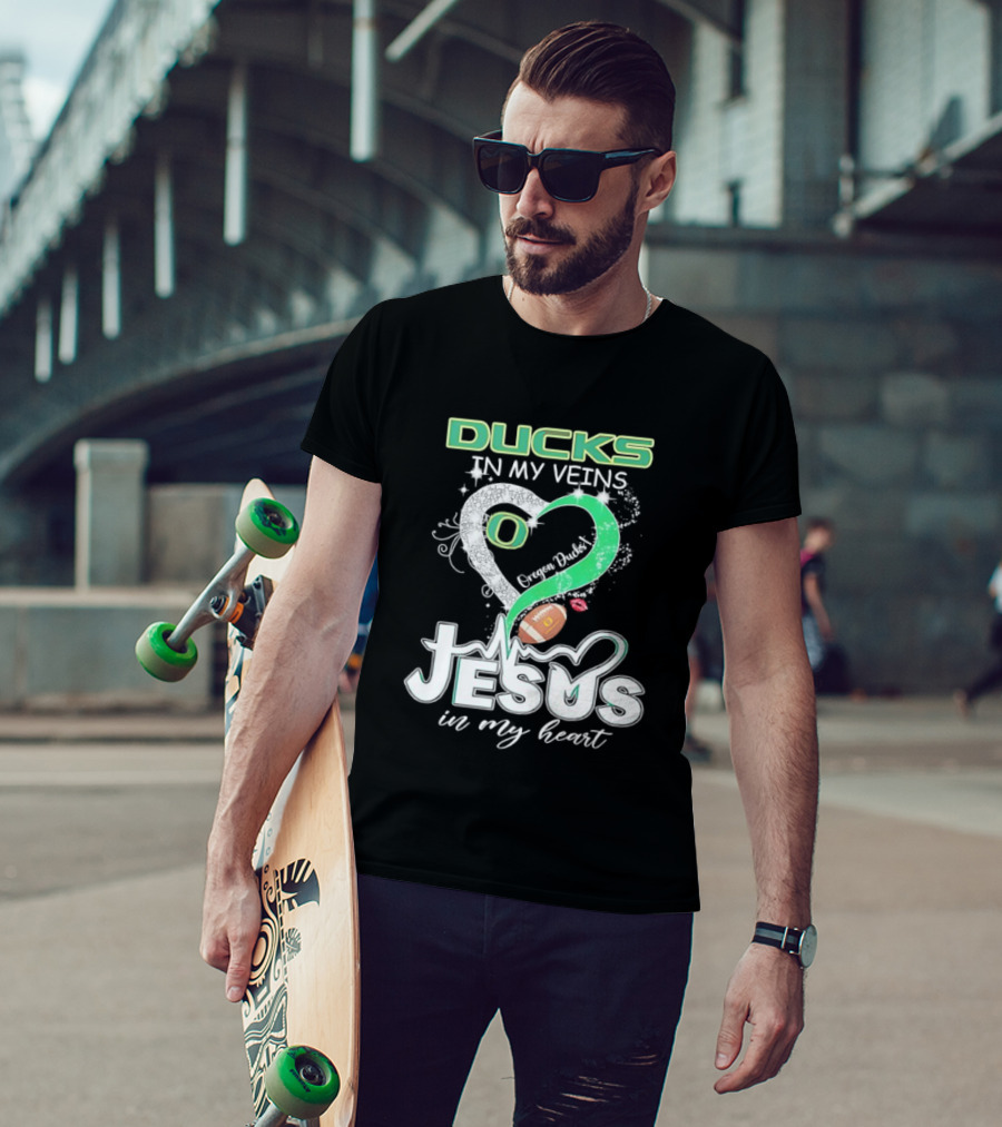 Oregon Ducks In My Veins Jesus In My Heart Football Love T-Shirt