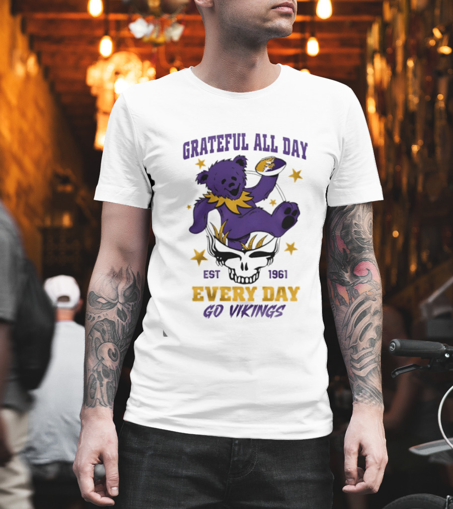 Grateful All Day Every Day Go Vikings Est 1961 Bear Skull Stars T-Shirt