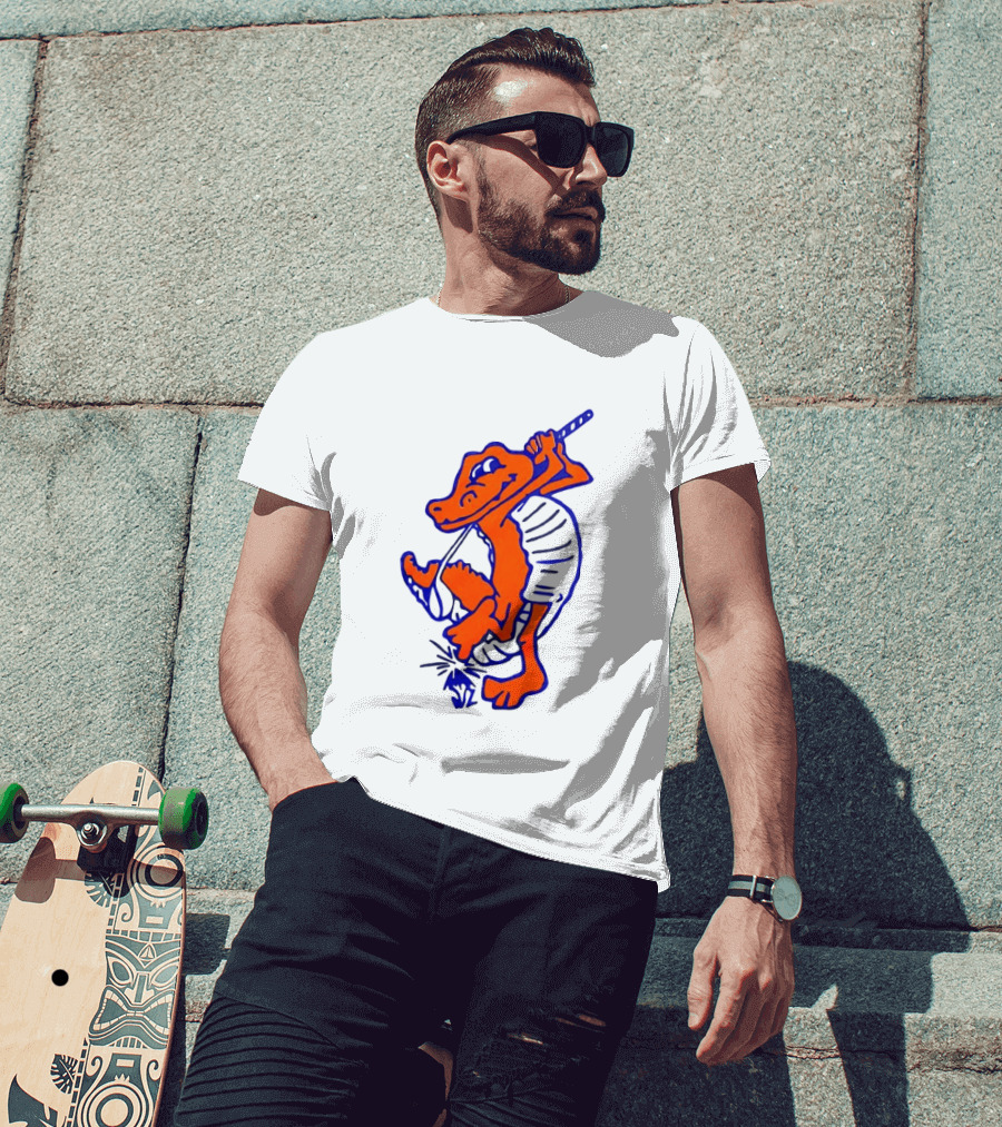 Swinging Gator Vintage Cartoon Playing Golf T-Shirt