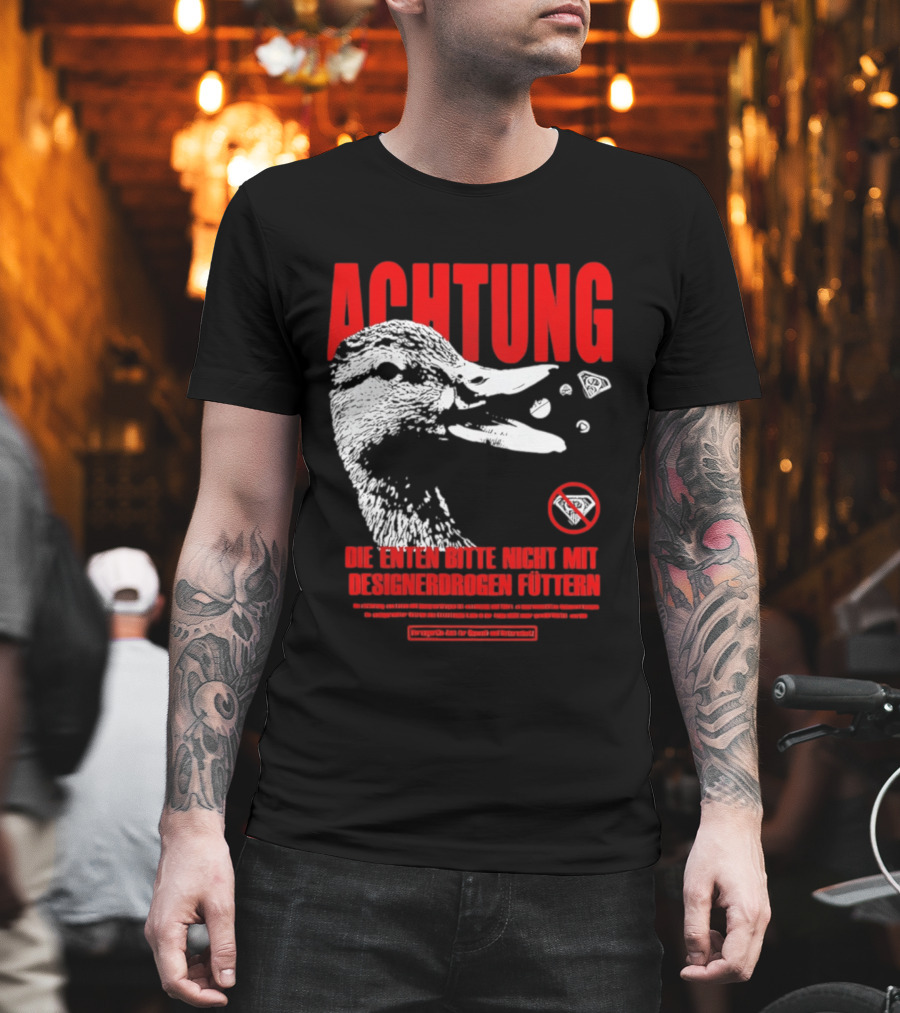 Achtung Die Enten Bitte Nicht Mit Designerdrogen Füttern T-Shirt