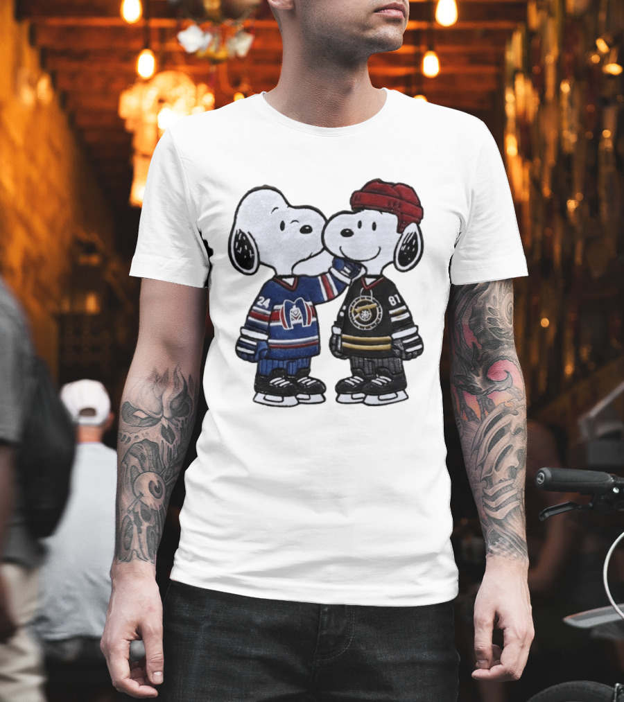 Snoopy Shane Hollander Kissing Ilya Rozanov Hockey LGBT Peanuts Charlie Brown Ice Hockey Romance Cartoon T-Shirt