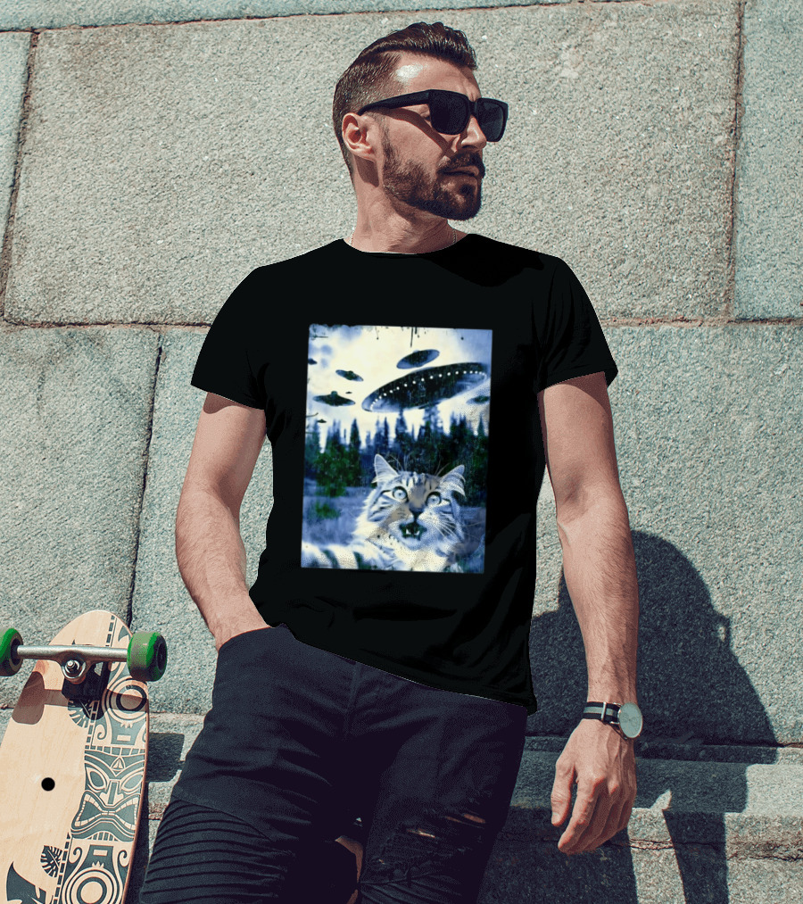 UFO Cat Extraterrestrial Surprise Scene T-Shirt