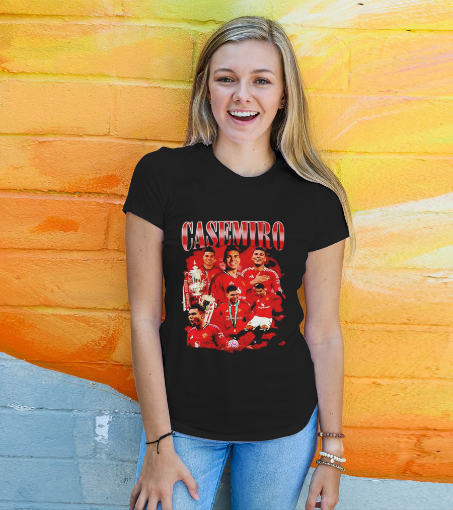 Casemiro Manchester United Trophy Celebrations Retro Football T-Shirt
