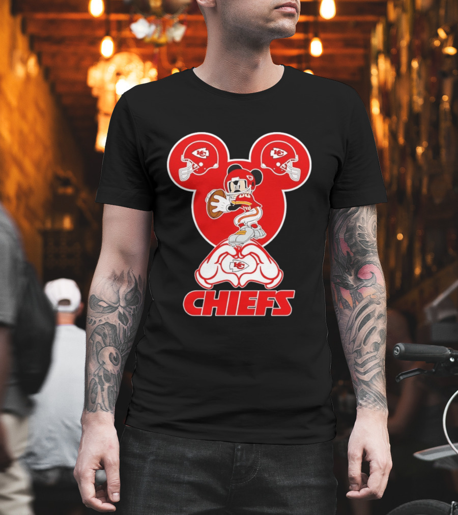 Kansas City Chiefs Mickey Mouse Football Love Heart Hands T-Shirt