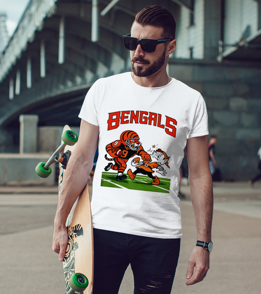 Bengals Tiger Player Tackling Browns Elf Cleveland Rivalry T-Shirt
